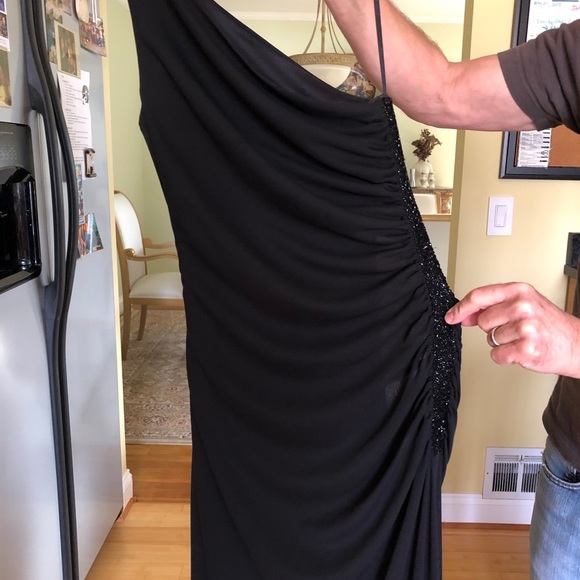Like-New Shelli Segal One Shoulder Black Gown - Picture 7 of 9